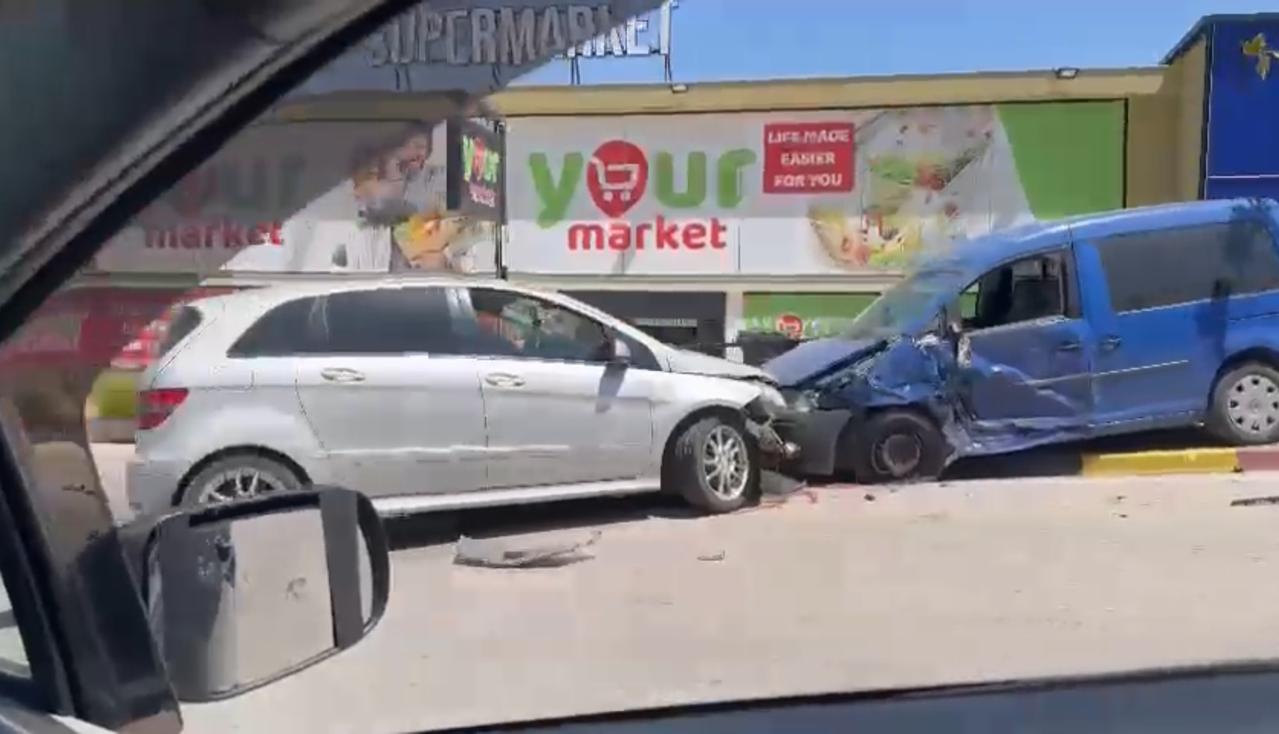 3 automjete aksidentohen në hyrje të Sarandës, ambulanca po shkon drejt vendngjarjes