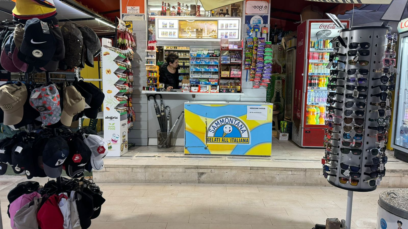Tobacco &#8211; Souvenir në qendër të Sarandës kërkon të punësojë Shitës/e për periudhën Maj-Tetor