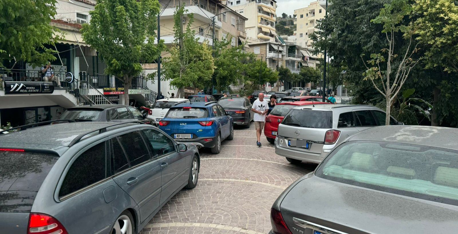 Situata me parkimet në rrugët e Sarandës, Komisariati i Policisë apel drejtuar qytetarëve
