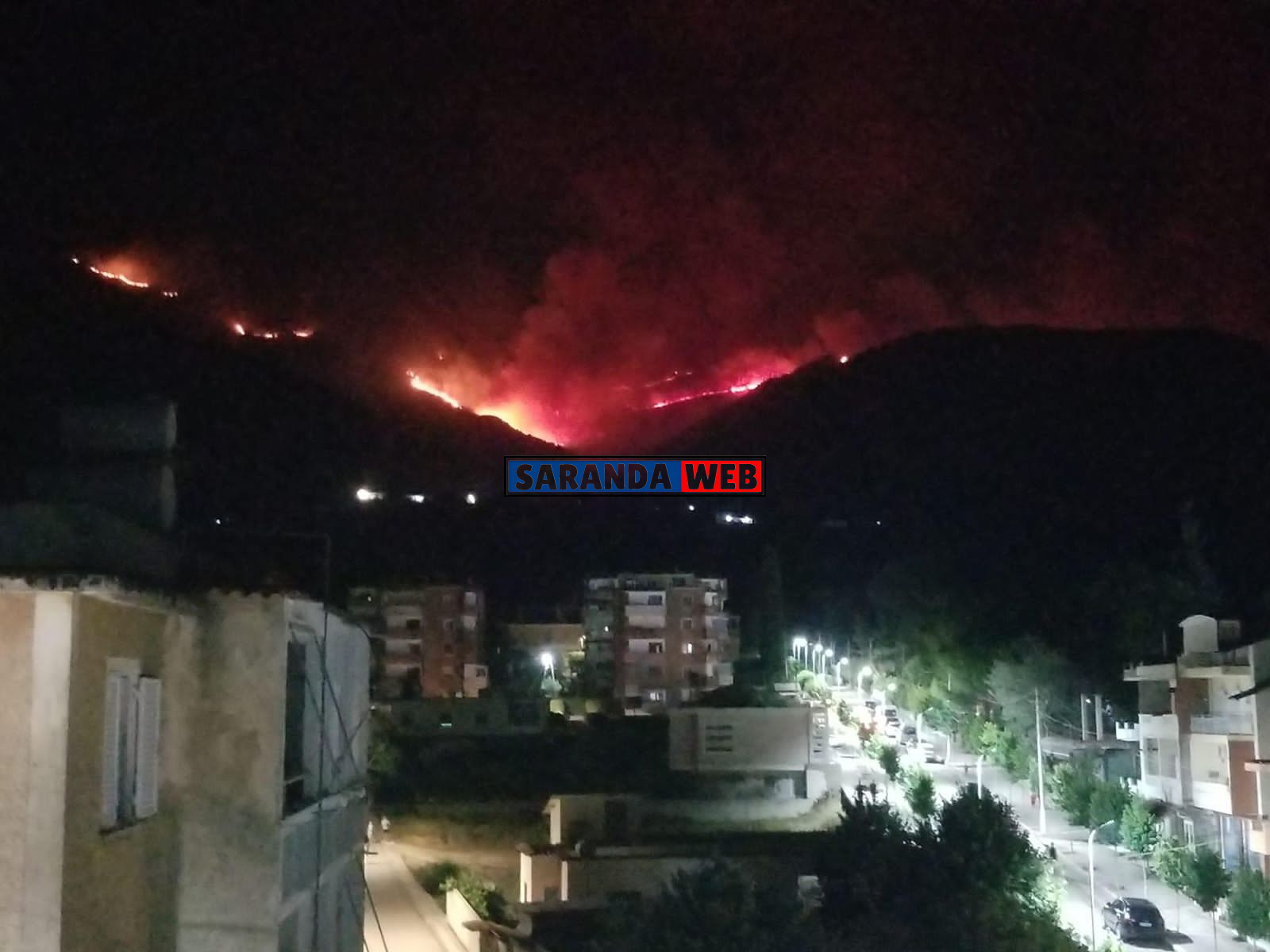Gjendje alarmante në Delvinë, zjarri në periferi të qytetit &#8211; VIDEO