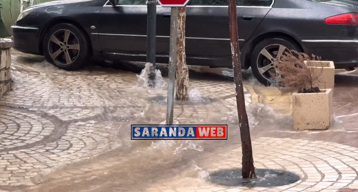 Rrugë dhe biznese në Sarandë përmbyten disa herë brenda ditës &#8211; VIDEO