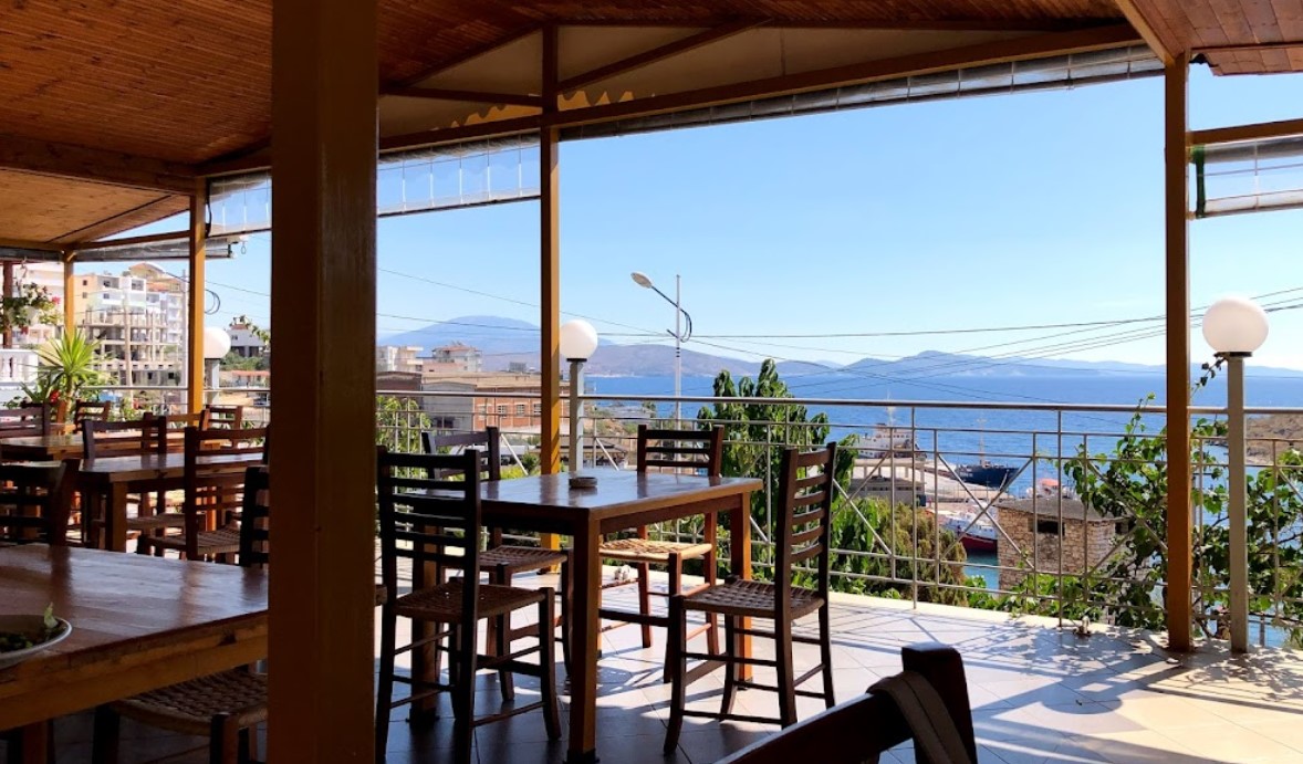 Taverna Erjoni kërkon të punësojë Ndihmës Kuzhinier/e