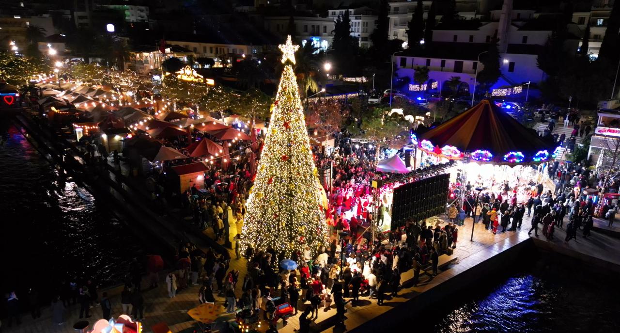 Saranda ndez dritat festive, duke mirëpritur atmosferën magjike të fundvitit &#8211; VIDEO