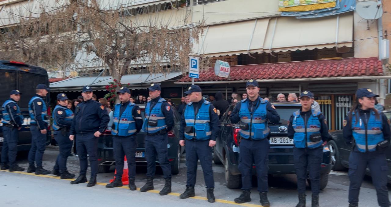 Gjykata vendos &#8220;arrest me burg&#8221; për dy efektivë policie të përfshirë në konfliktin me armë në Gjashtë