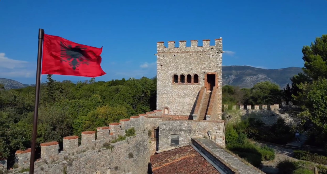 Ndodhej me një grup turistësh për të vizituar Butrintin,  humb jetën vizitori