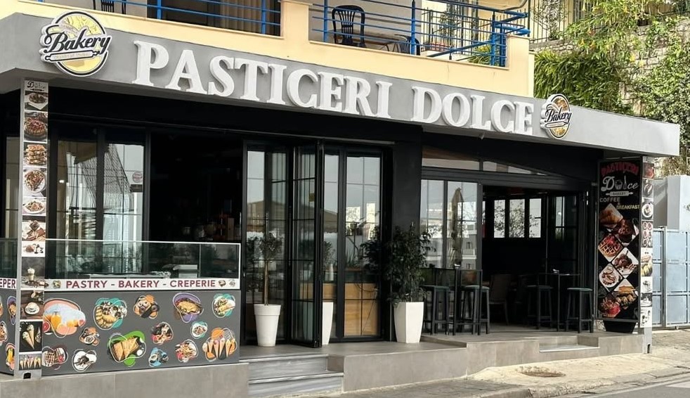 Pasticeri Dolce kërkon Shitës/e, Banakier/e, Kamarier/e dhe Krepier/e