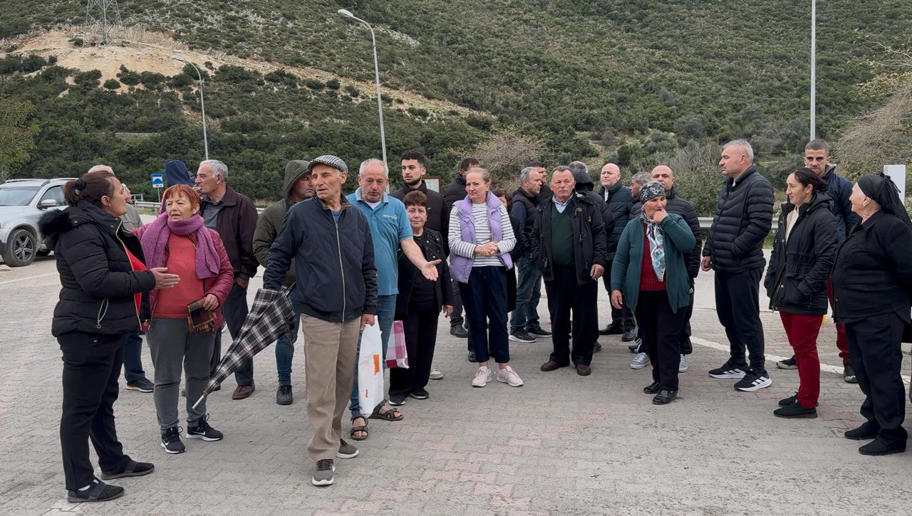 Banorët në Borsh protestojnë: Po na rrëmbehet prona &#8211; VIDEO