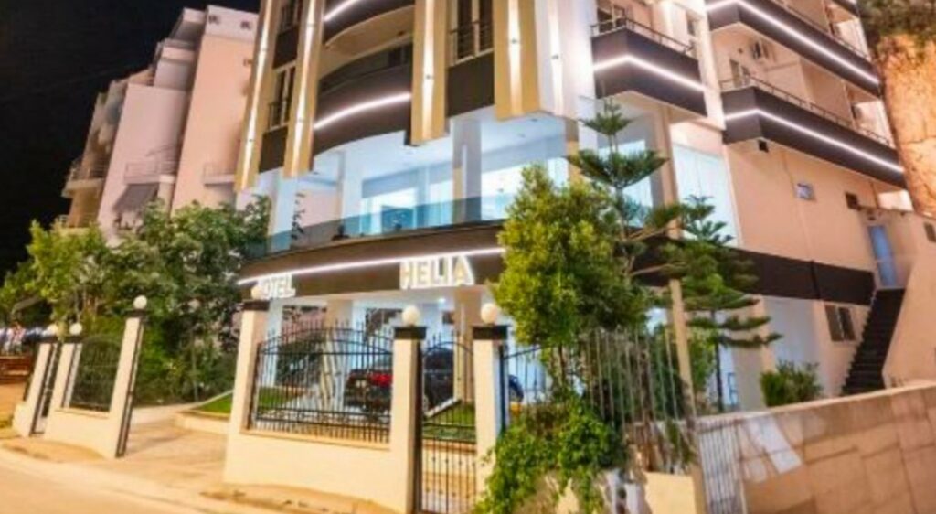 Helia Hotel kërkon të punësojë Receptionist/e për turnin 1, 2 dhe 3