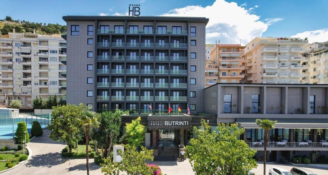 https://sarandaweb.net/wp-content/uploads/2025/03/Hotel-Butrinti-Sarande.jpg