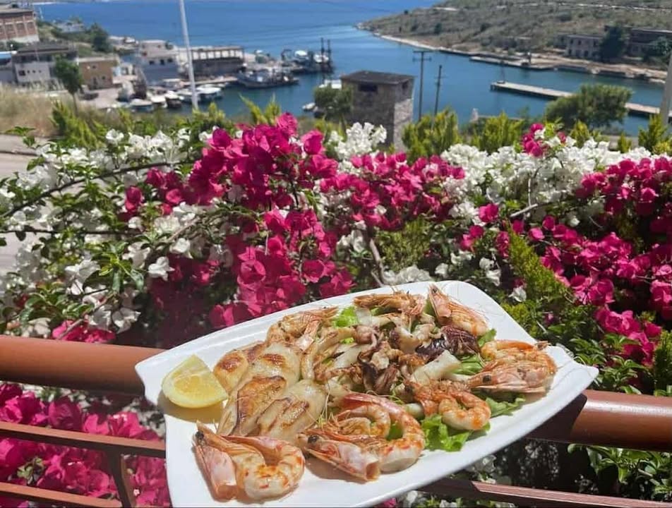 Taverna Erjoni kërkon të punësojë Kamarier/e Restoranti