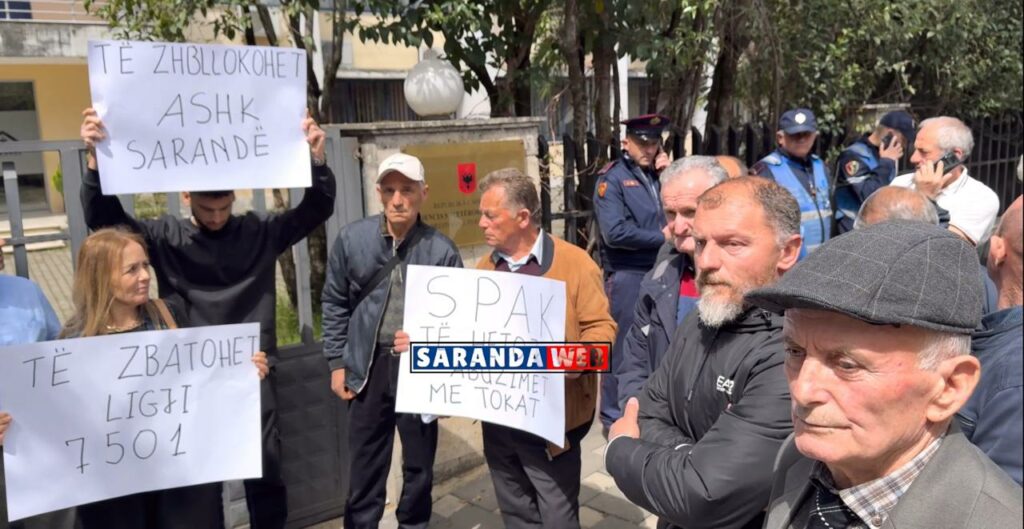 “Nuk do të ndalemi!” – Banorët e Borshit protestë për pronat para ASHK Tiranë - VIDEO