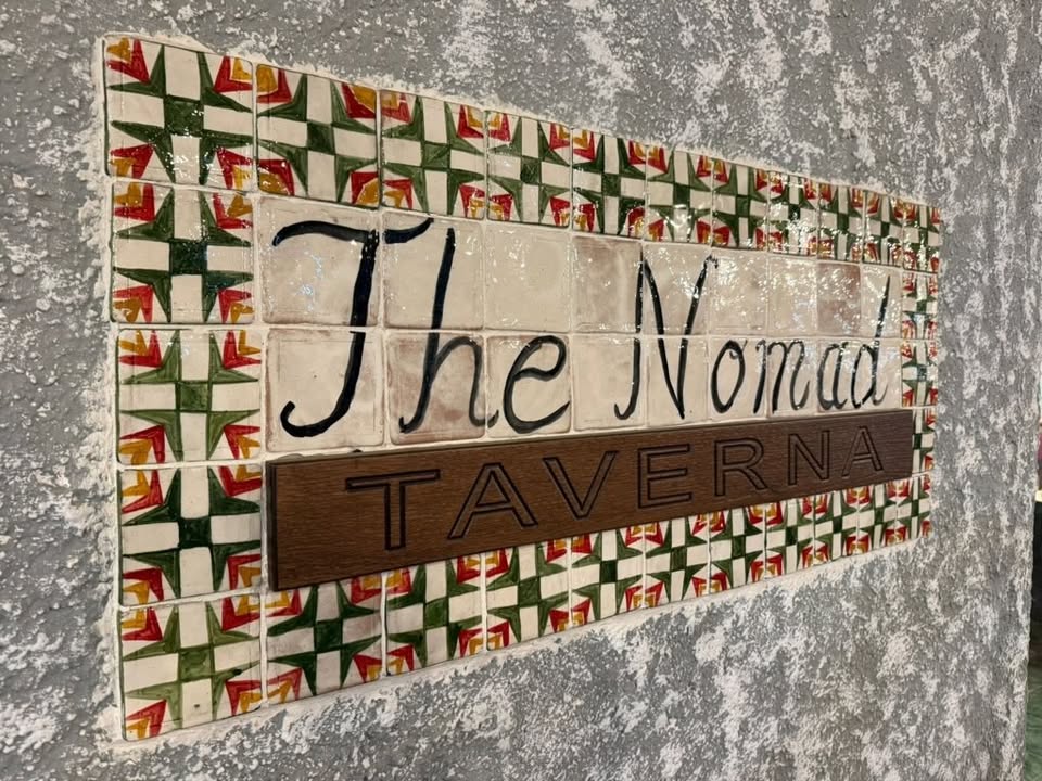 &#8220;The Nomad&#8221; Taverna kërkon Ndihmës kuzhinier/e dhe Kamarier/e. Punësim vjetor