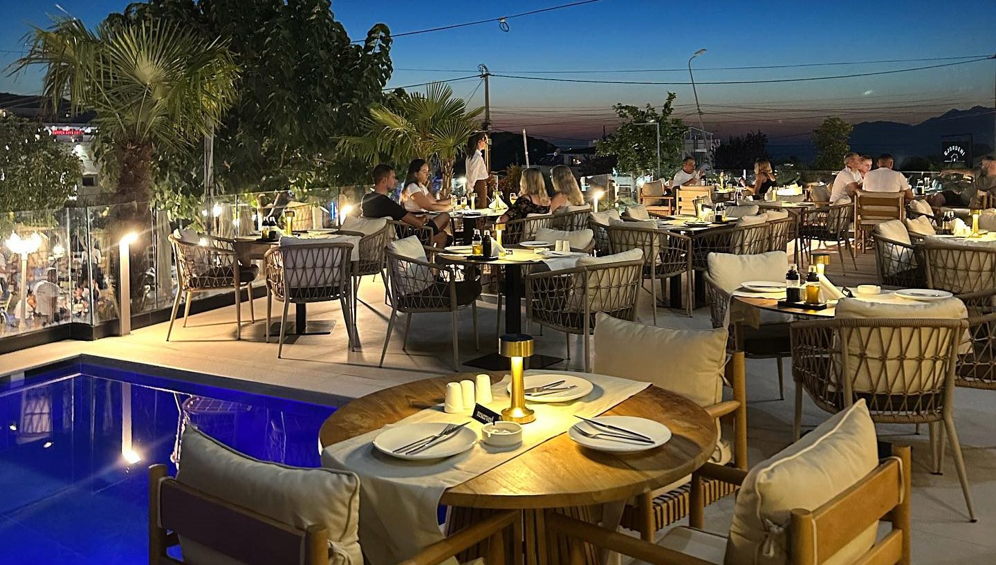 Amarino Restaurant &#038; Hotel – Ksamil kërkon të punësojë staf. Ofrohet akomodim