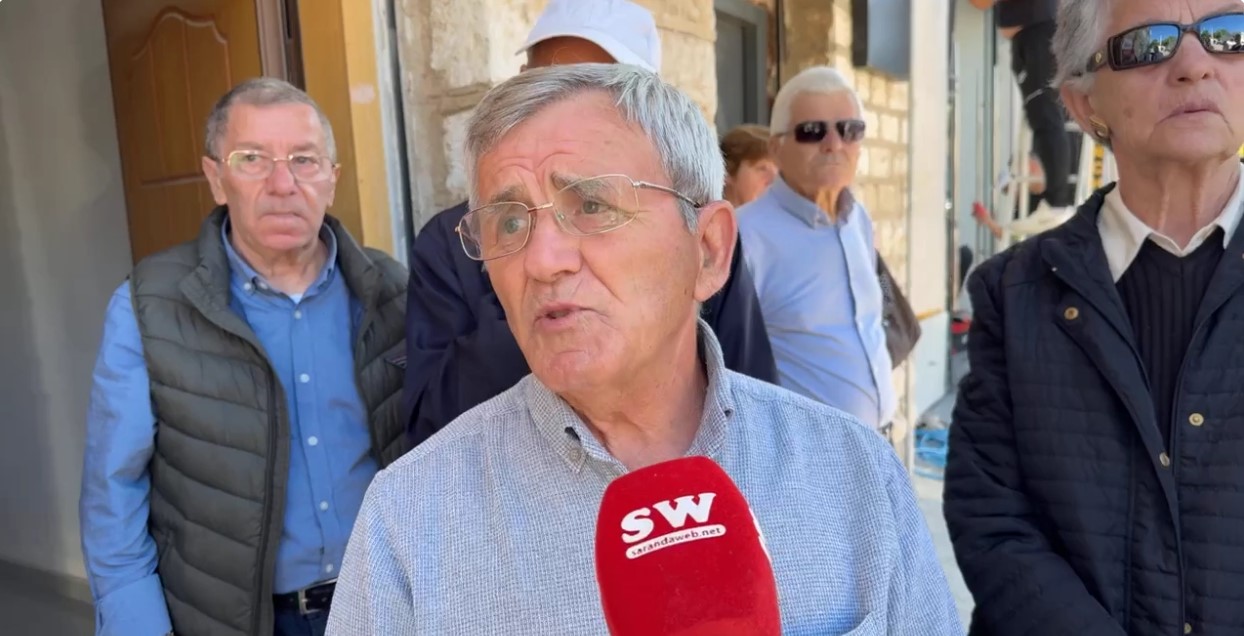 Banorët e Borshit u rikthehen protestave përpara dyerve të Hipotekës në Sarandë &#8211; VIDEO