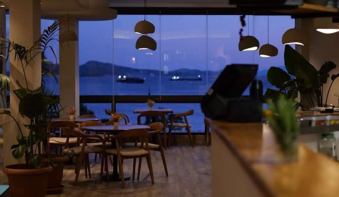 Restorant &#8220;Sirocco&#8221; kërkon Kamarier/e dhe Ndihmës Kamarier/e