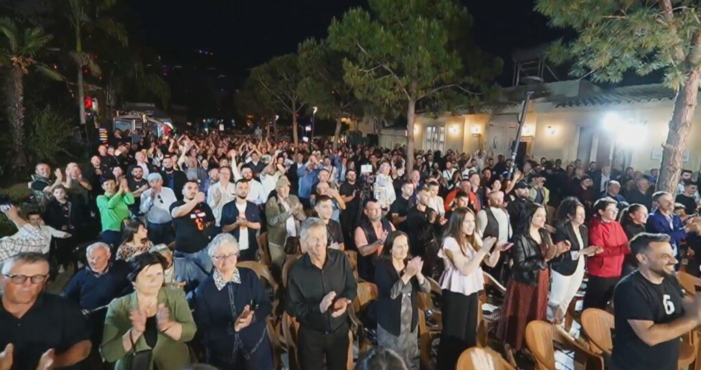 Adriatik Lapaj pritet në vendlindje me një miting madhështor - VIDEO