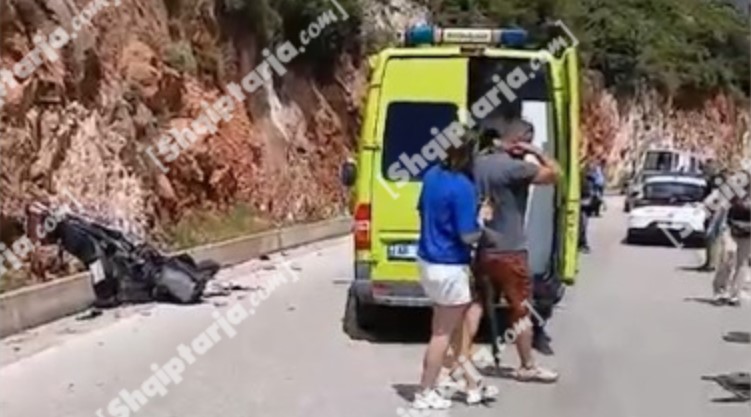 Aksident mes një automjeti dhe motorit, humb jetën një grua