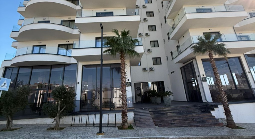 Day Lux Hotel në Sarandë kërkon të punësojë staf