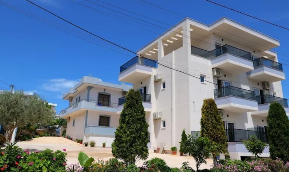 Hotel ZEKA në Ksamil kërkon Punonjëse për pastrim (Sanitare) për sezonin turistik