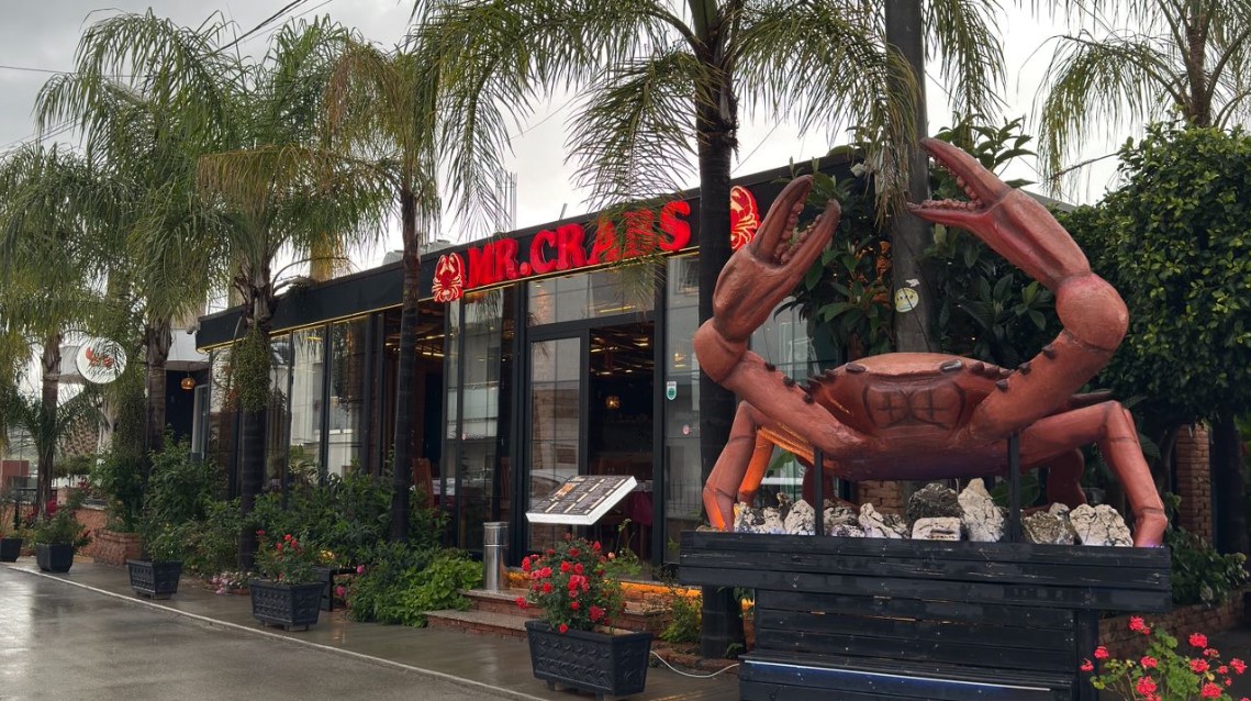 Restorant &#8220;Mr. Crabs&#8221; në Ksamil punëson staf. Ofrohet akomodim + ushqimi