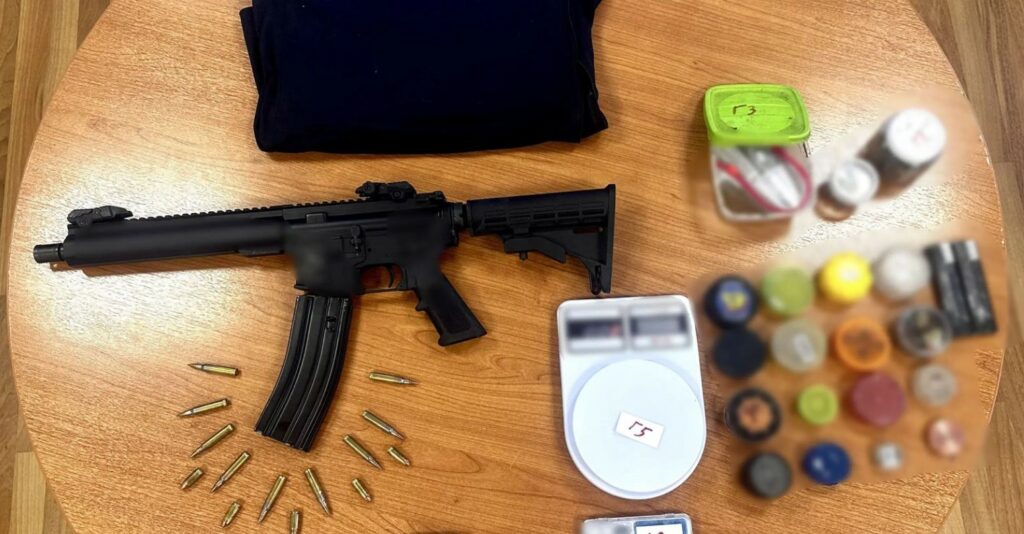 Armë, antiplumb dhe targa false, arrestohet një 32-vjeçar nga Saranda - EMRI