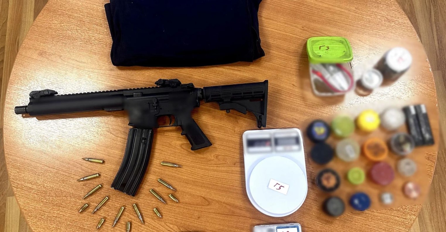 Armë, antiplumb dhe targa false, arrestohet një 32-vjeçar nga Saranda &#8211; EMRI