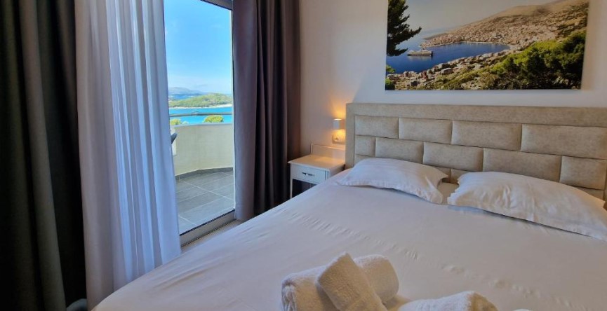 Hotel Queen Margaret Seaside në Ksamil kërkon të punësojë 2 Sanitare