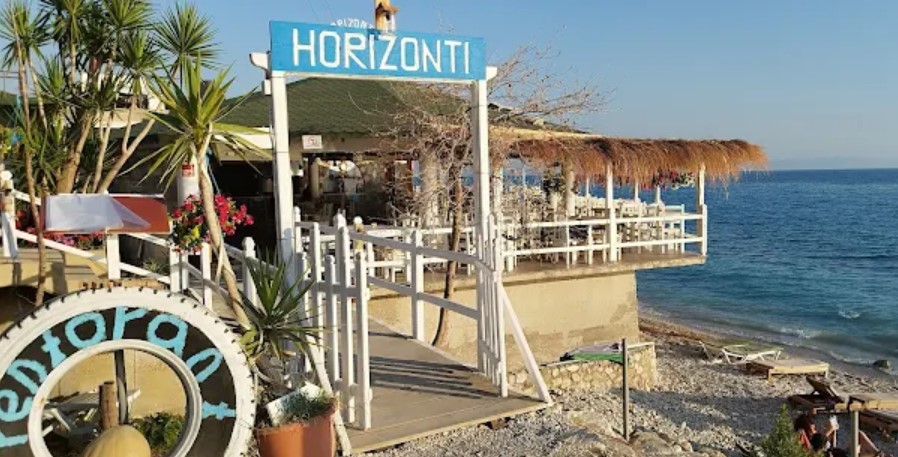 Restaurant Horizonti në Borsh kërkon të punësojë Staf. Ofrohet akomodim