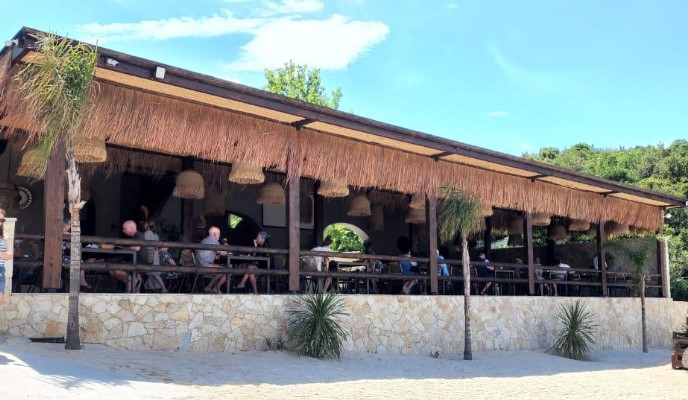 Restorant “Lori” në Ksamil kërkon Punonjëse pastrimi (sanitare)