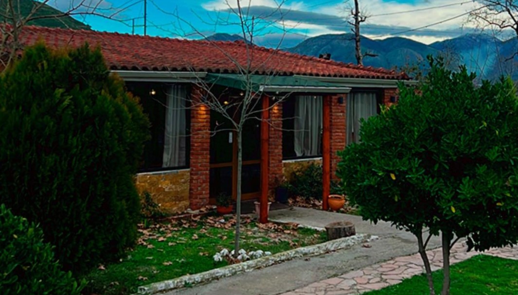 Taverna SANDRI në Karahaxh kërkon 2 Punonjëse Pastrimi (Sanitare)