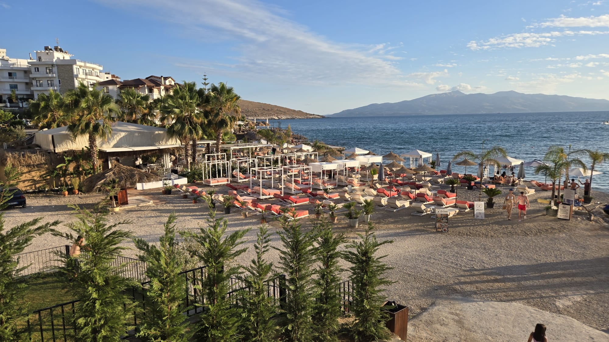 La Cueva Beach Bar &#038; Restaurant kërkon të punësojë Picajol