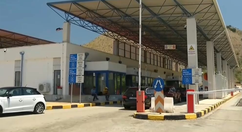Qafë Botë: Kufiri i hapur për qytetarët, por i pezulluar për veprimet doganore