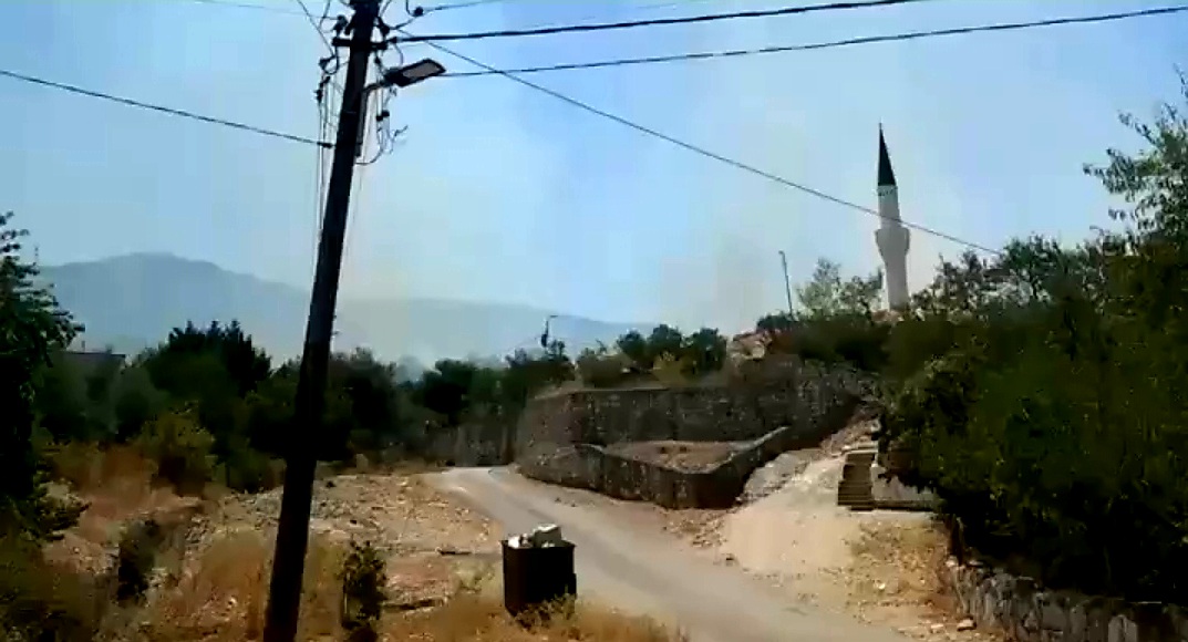 Ndërhyrje e shpejtë pas alarmit të banorëve në Saranda Web: Fiket zjarri në Markat brenda pak orësh   