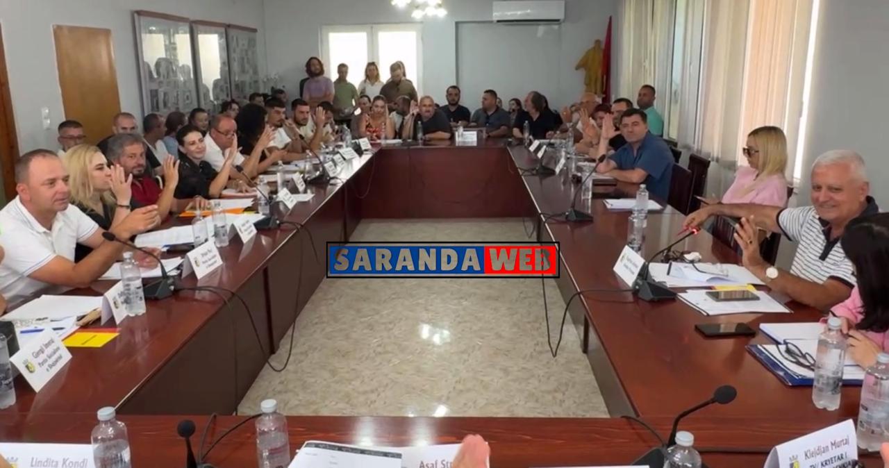 Sarandë: Të Majtë dhe të Djathtë bëhen bashkë kundër Nivicës &#8211; VIDEO