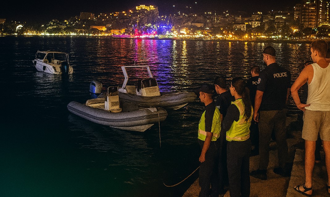Tentoi t’i ikte policisë dhe njëri u hodh në det, arrest me burg për 3 të rinjtë