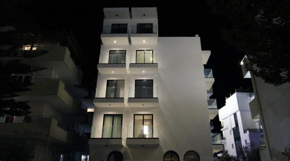 Villa OSCAR në Ksamil kërkon Sanitare hoteli. Ofrohet akomodim