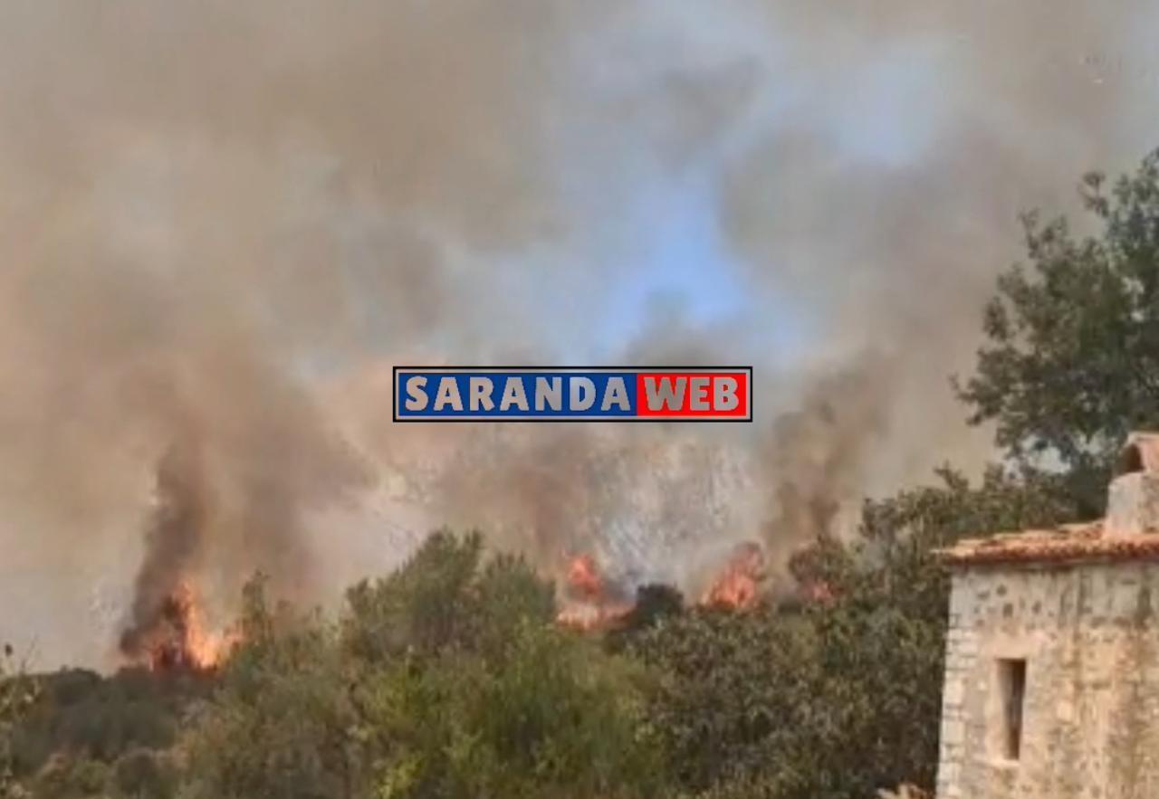 Zjarr në fshatin Kalasë të Delvinës, flakët pranë banesave &#8211; VIDEO