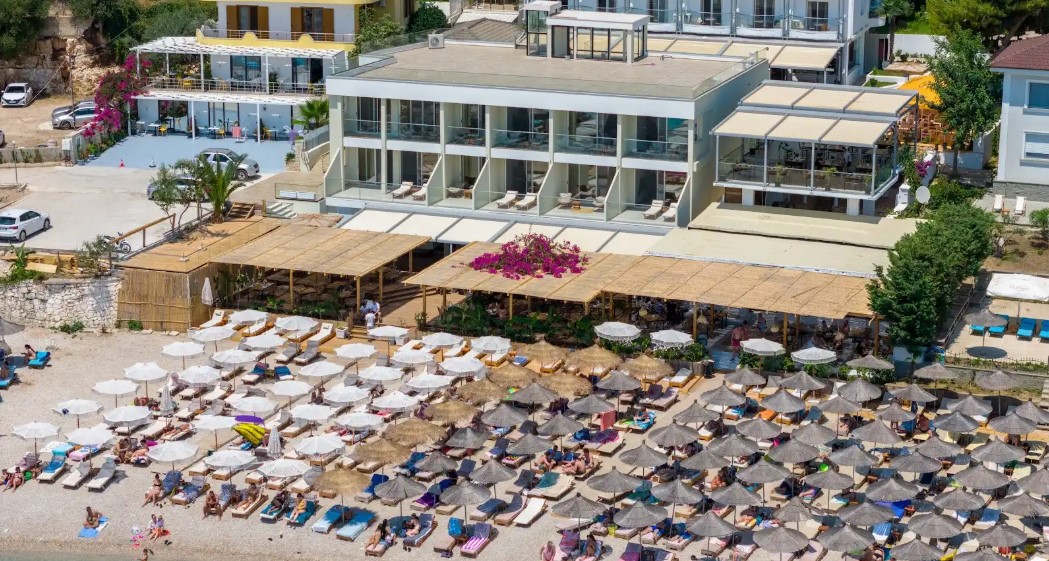 ELAR Hotel në Sarandë kërkon Kuzhinier/e dhe Sanitare
