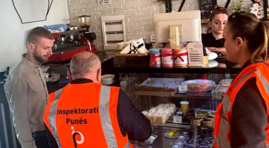 Informaliteti në turizëm - kontrolle për pagat, orët shtesë dhe punësimin e të miturve