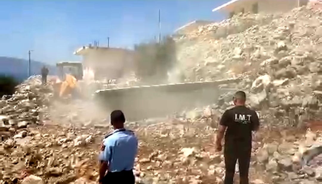 IMT dhe Policia Bashkiake Sarandë shembin 2 ndërtime pranë Teqesë &#8211; VIDEO