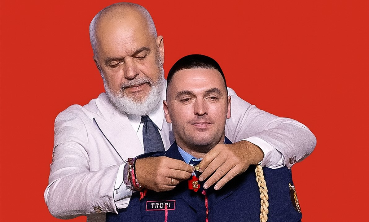 Komisar Agim Troci nderohet me “Yllin e Mirënjohjes Publike” për betejën me zjarret në Delvinë