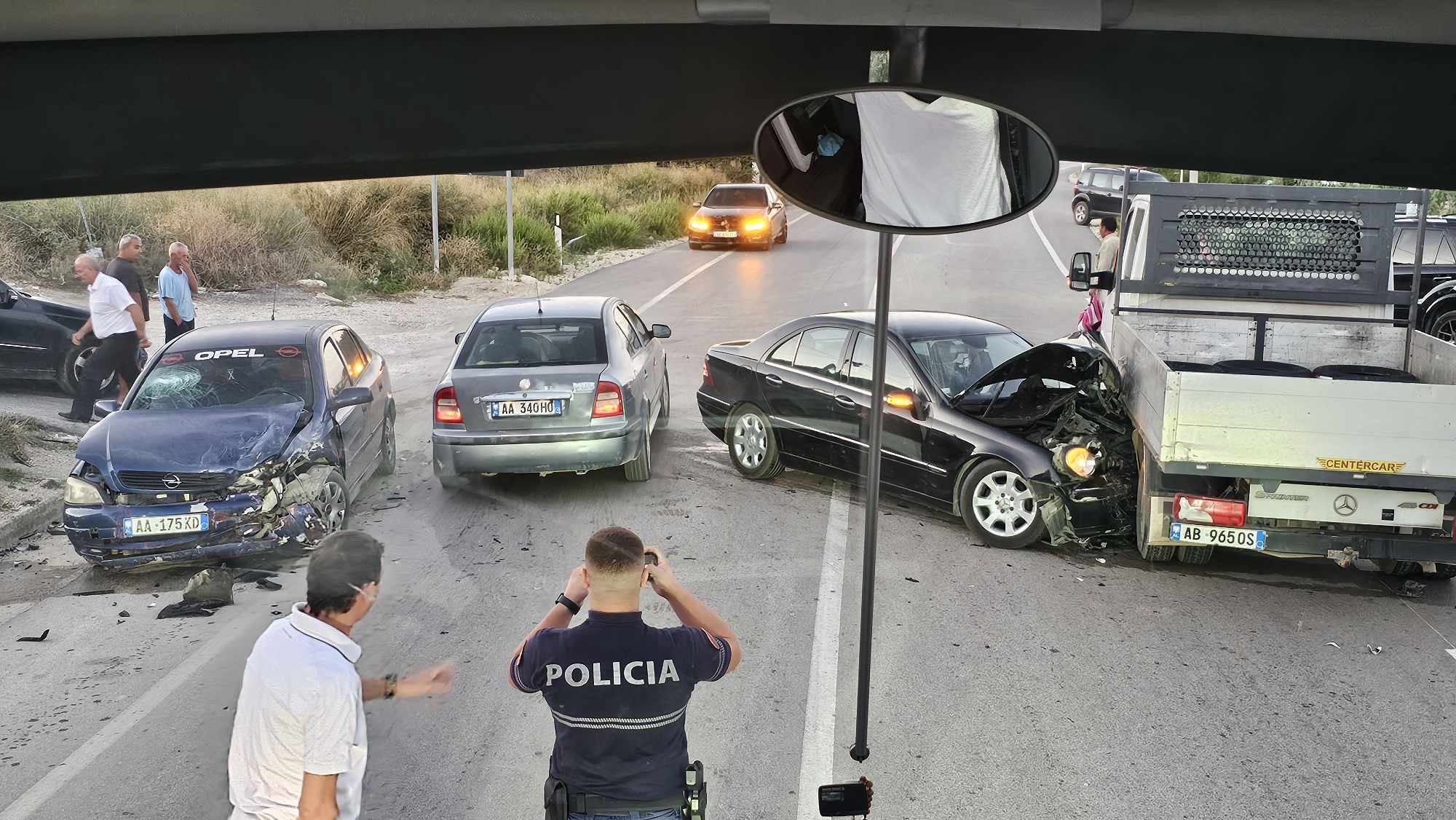 Aksident nga përplasja e 2 automjeteve në aksin rrugor Sarandë &#8211; Delvinë, në Shijan