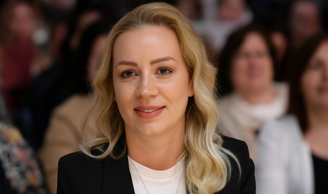 Evis Allushi emërohet prefekte e re e Qarkut Vlorë, shkarkohet Plator Nesturi