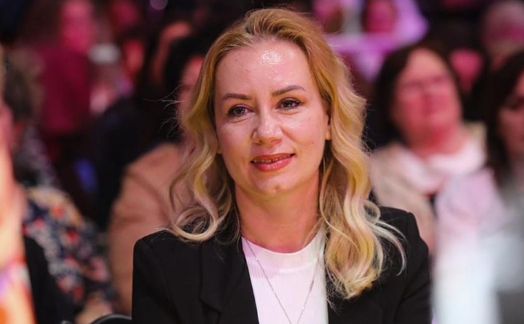 Evis Allushi emërohet prefekte e re e Qarkut të Vlorës, shkarkohet Plator Nesturi