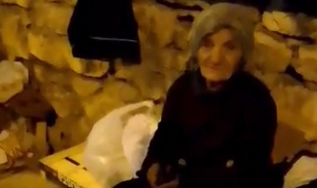 Mes shiut dhe të ftohtit, pa strehë: Apel urgjent për një grua të moshuar në Sarandë