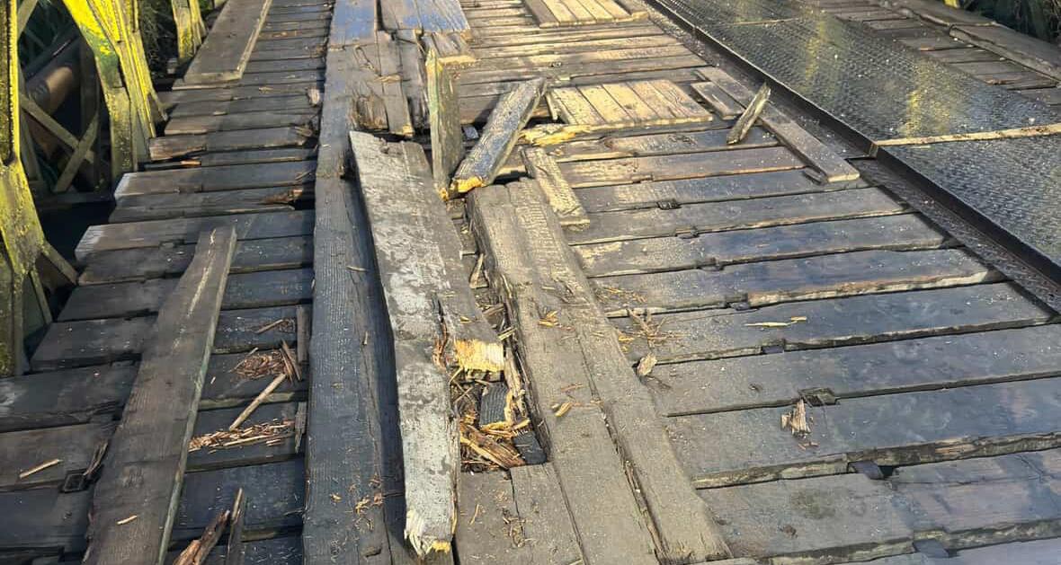 Banorët e Metoqit: “Ju lutemi, na ndihmoni! Ura po shkatërrohet përsëri” &#8211; VIDEO