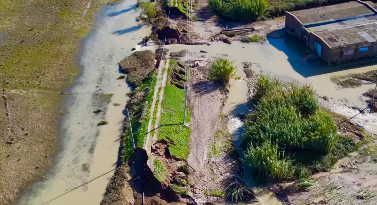 Berdeneshi pa ujë prej përmbytjeve: tubacioni kryesor i dëmtuar nga punimet në argjinaturë