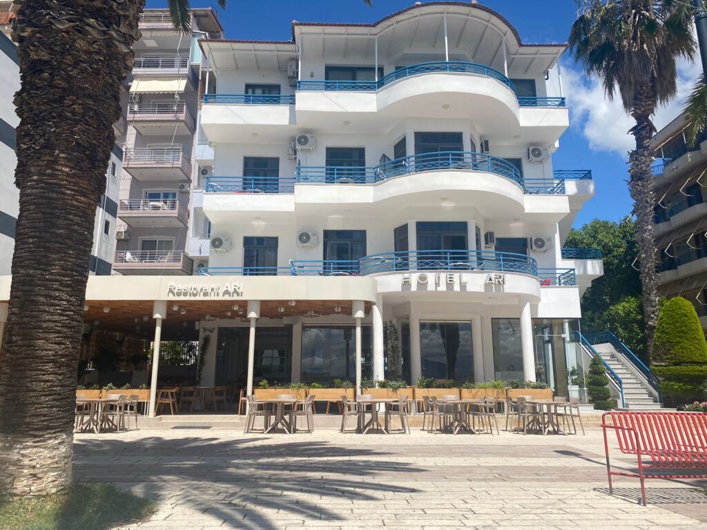 Hotel Ari në Sarandë kërkon punonjëse për mirëmbajtje dhe pastrim