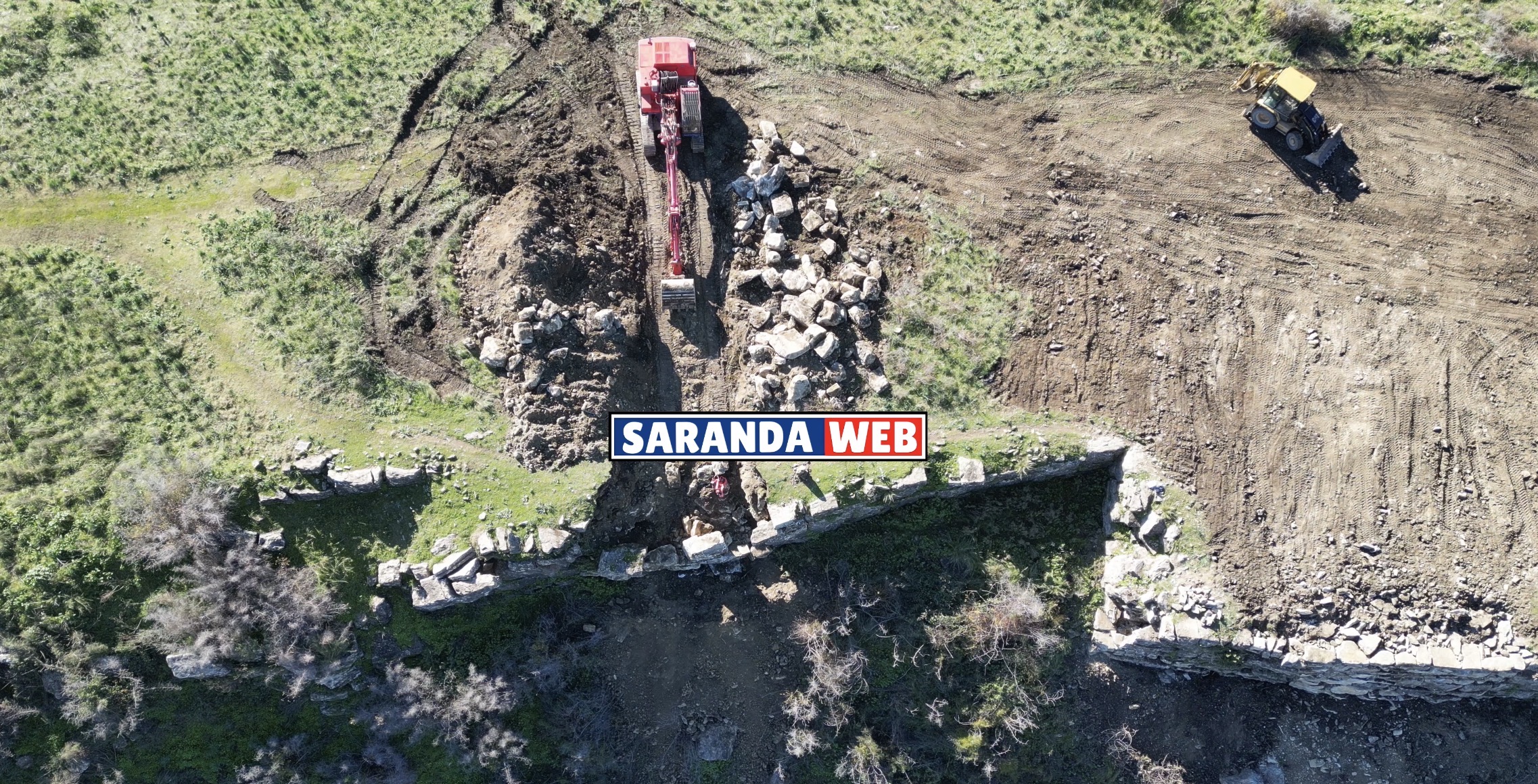 Ekskavatorët në Parkun e qytetit antik të Finiqit ngrenë alarmin! Çfarë po ndodh?