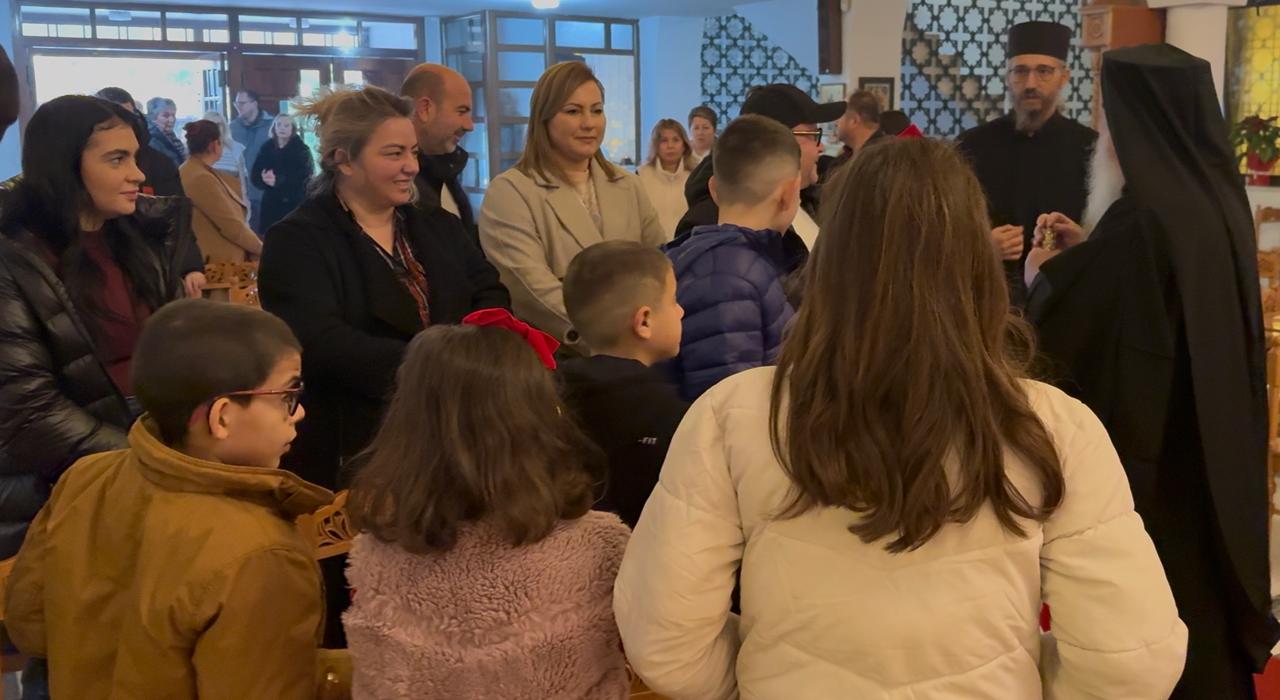 Mitropoliti Nathanail meshë për Krishtlindjet në Sarandë, mesazh dashurie dhe solidariteti për fëmijët